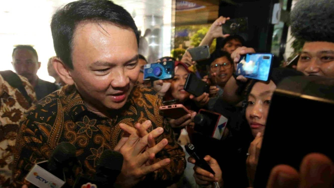 Jokowi Ultah ke-60, Ahok Pamer Foto Bareng di Balai Kota DKI