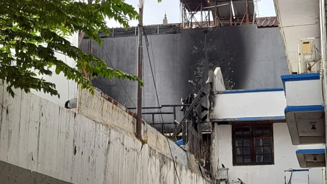 Rumah Makan Ampera Rawamangun Kebakaran, Rugi Rp400 Juta