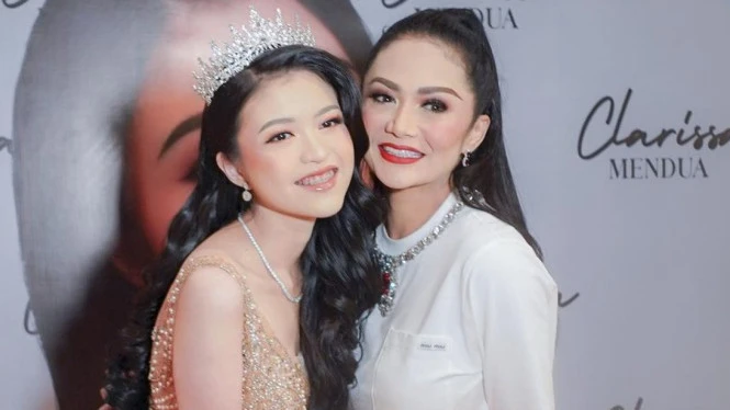 Clarissa Curi Perhatian Krisdayanti karena Mendua