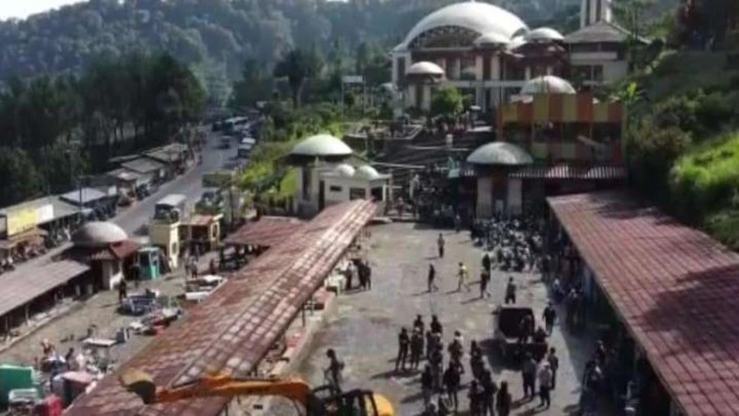 Tempat Kerumunan, Lapak PKL di Masjid Attaawun Puncak Dibongkar