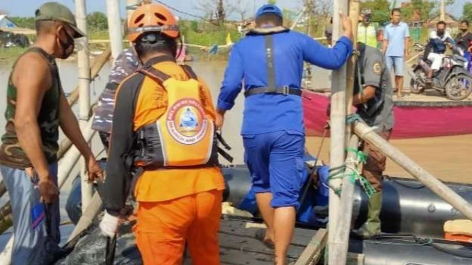 Tim SAR Evakuasi Remaja Tenggelam di Sungai Tuntang