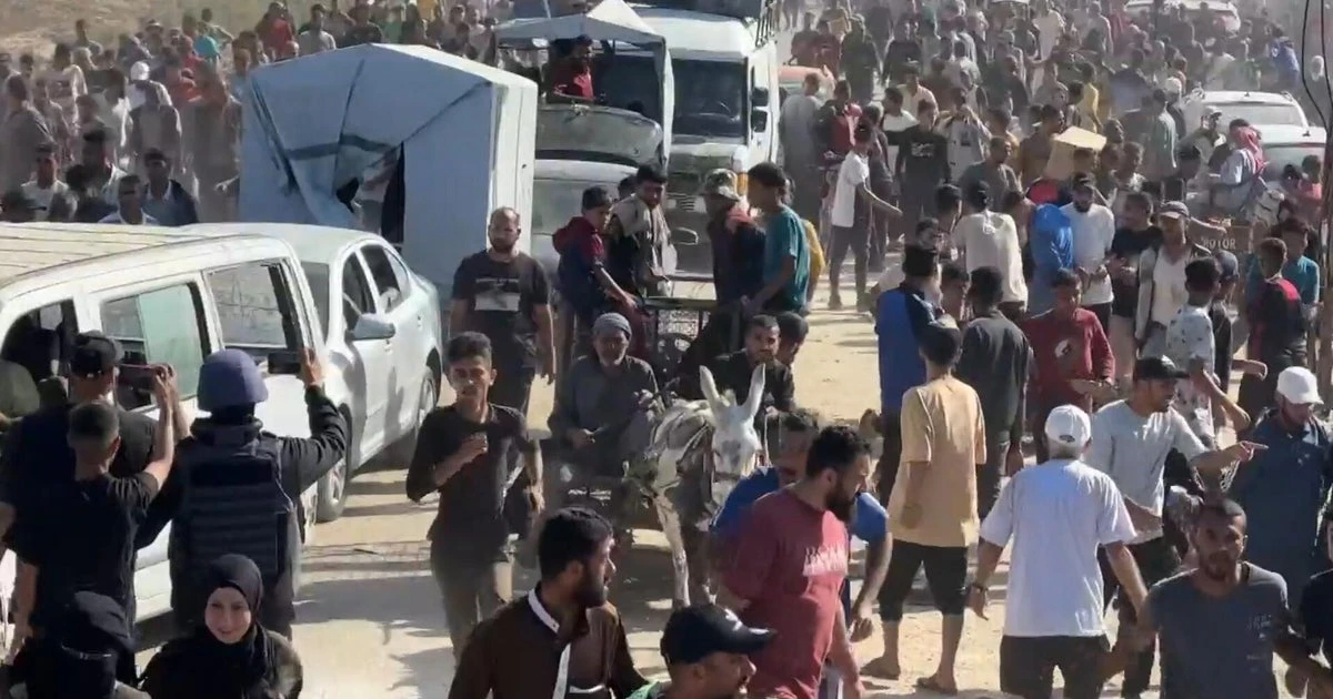 Chaos at Gaza aid hub staffed by armed American contractors
