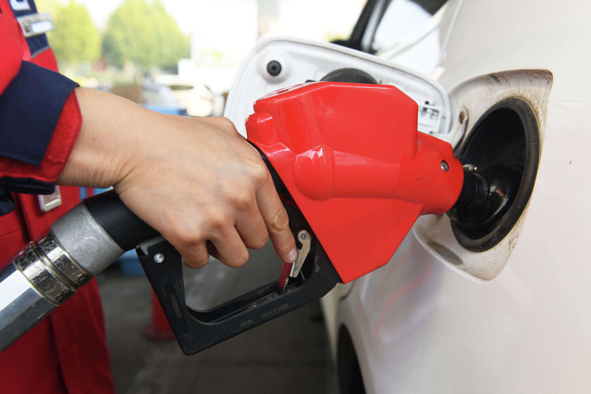 CT gas prices falling, 50 cents cheaper than last October