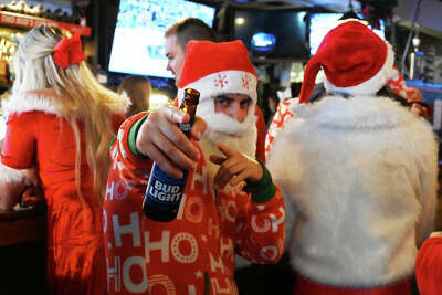 Metro-North to ban booze on trains, platforms for NYC’s SantaCon