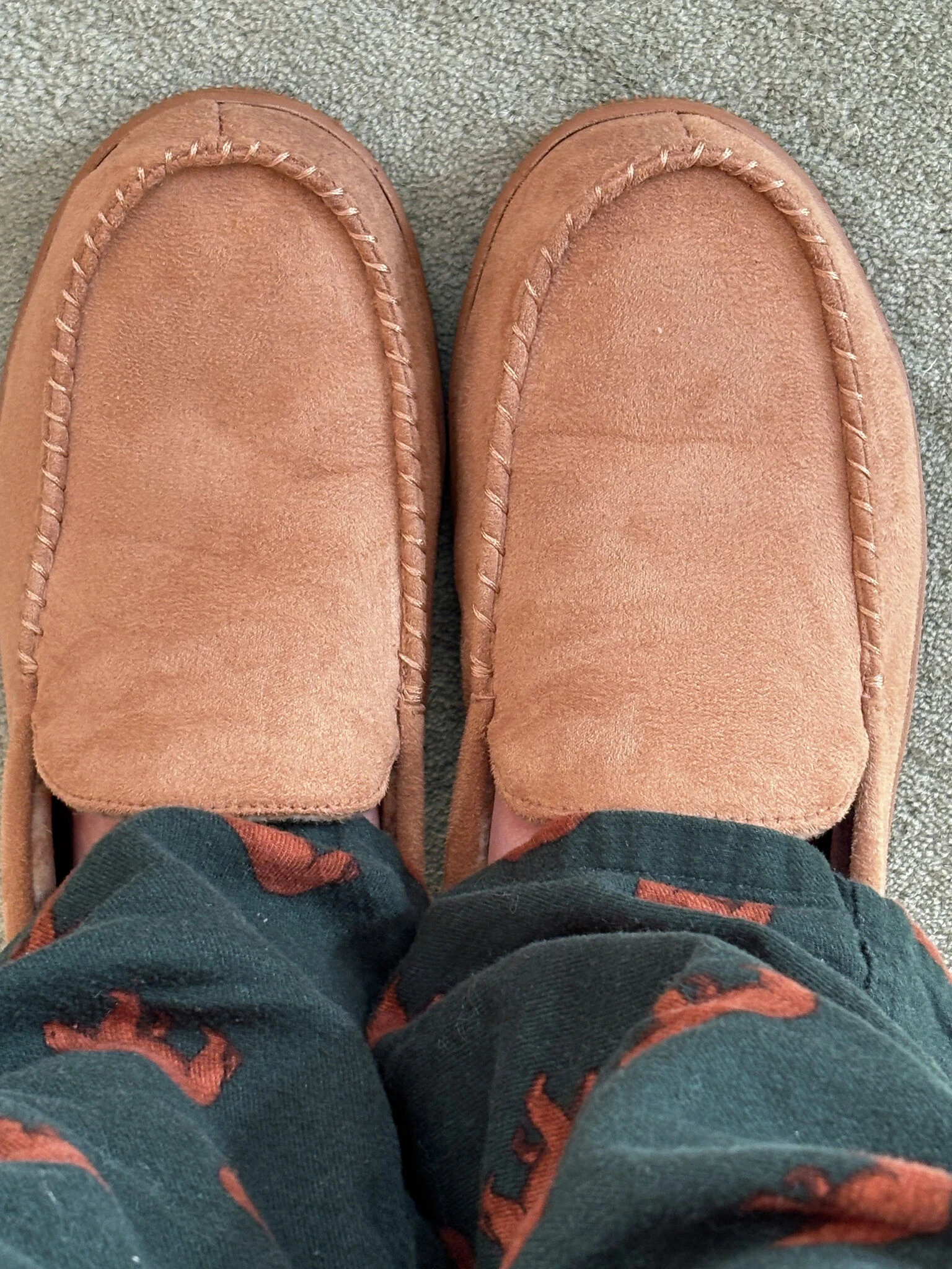 Jerry Zezima (opinion): He has cold feet about buying new slippers