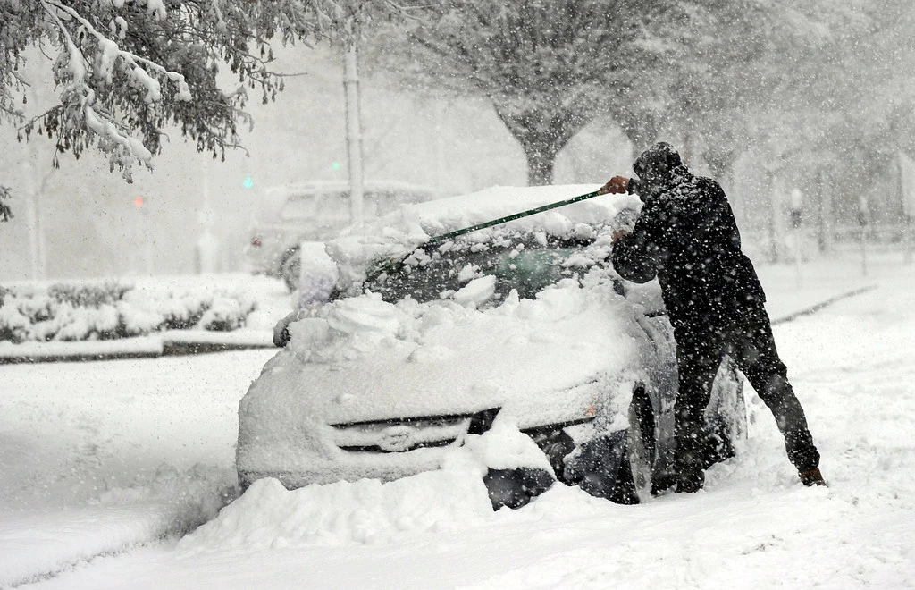 Editorial (opinion): Get the snow off your car, it's the law