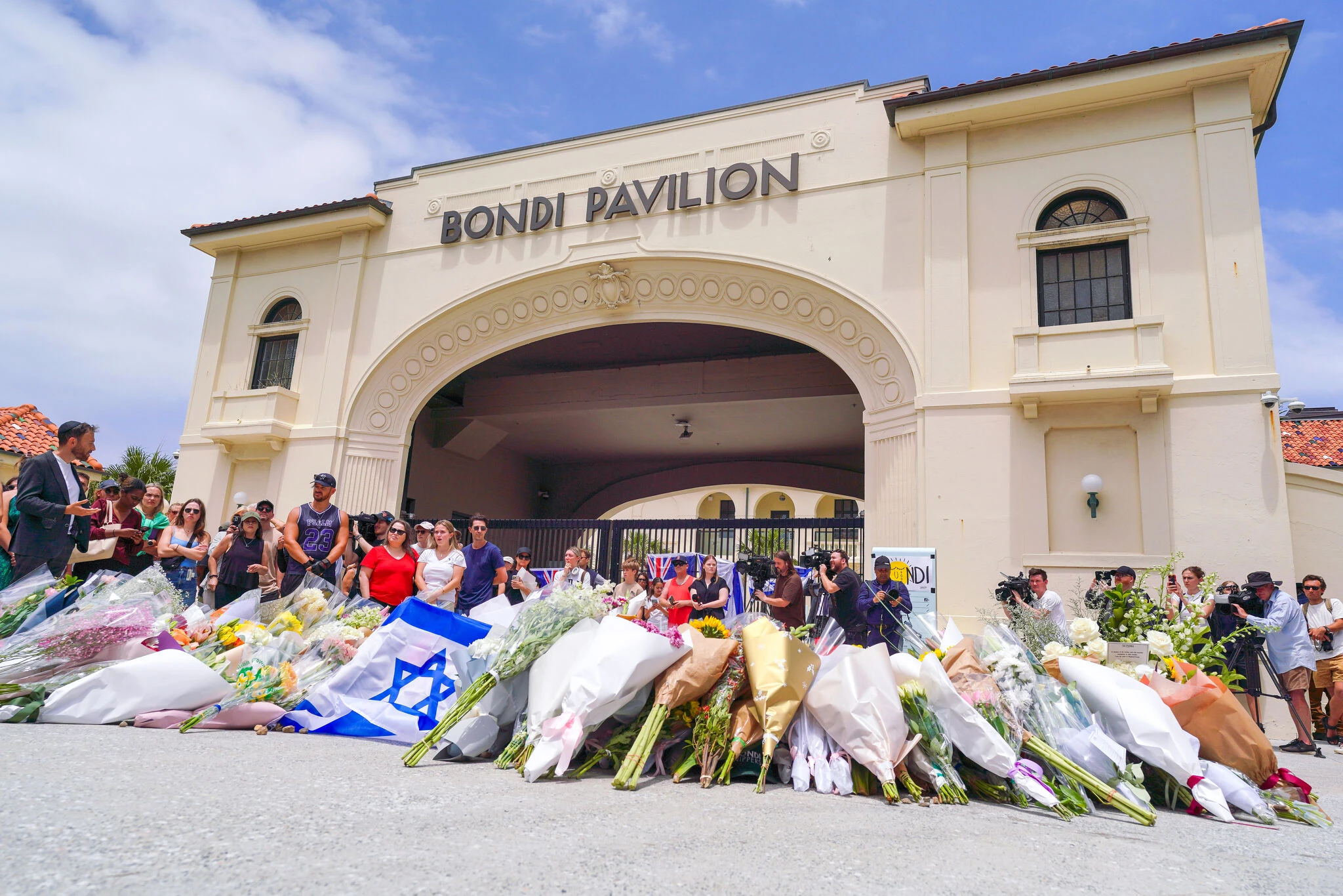 Opinion: Brown, Bondi Beach shootings spread darkness in season of light