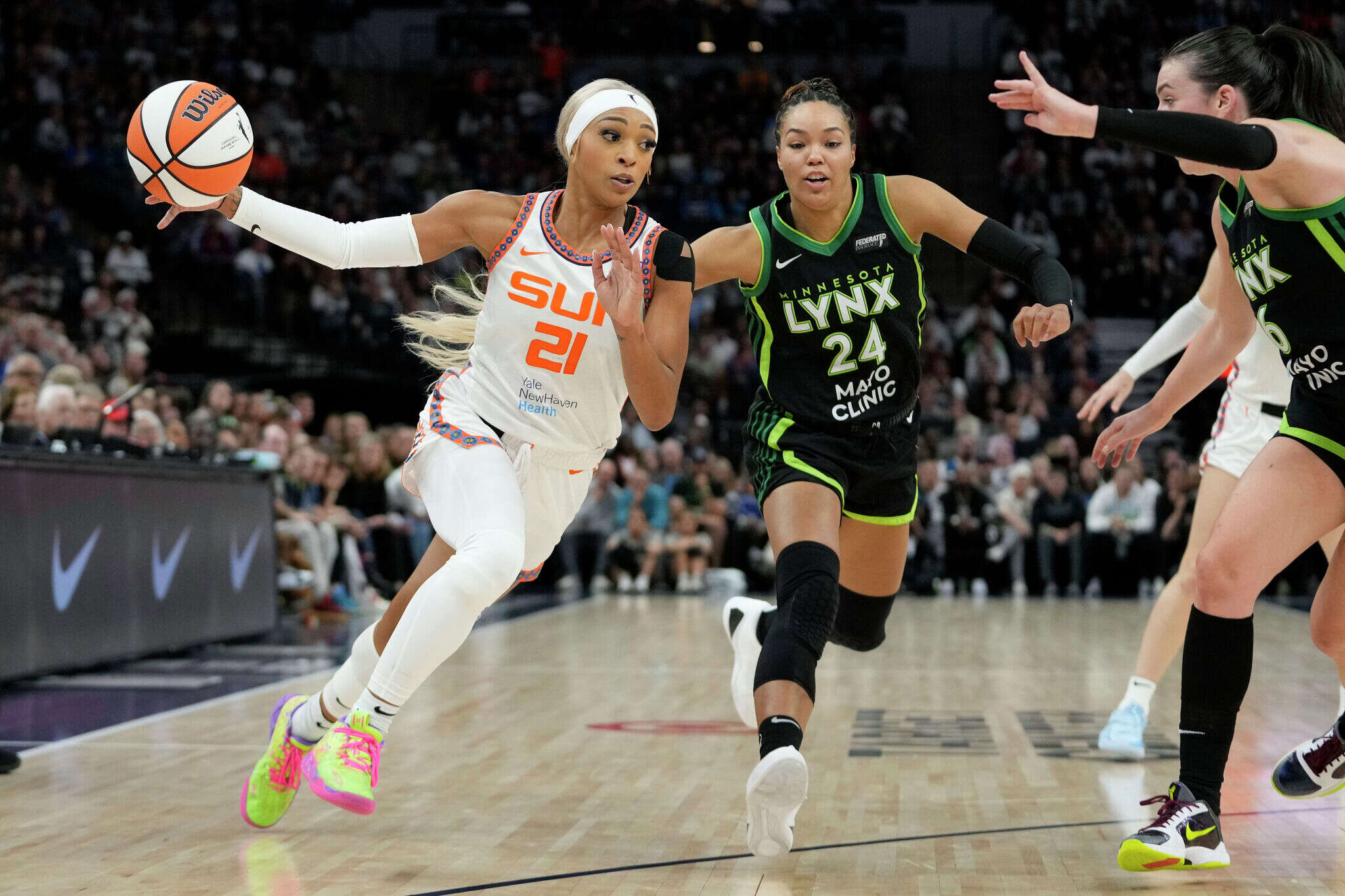 Reports: DiJonai Carrington expected to leave CT Sun in trade with Dallas Wings