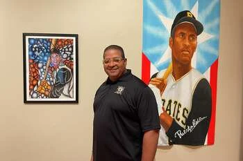 Roberto Clemente's son visits CT exhibit honoring his father