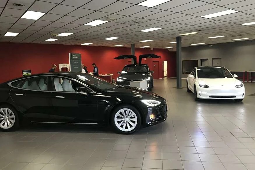 First CT Tesla electric vehicle showroom opens at Mohegan Sun