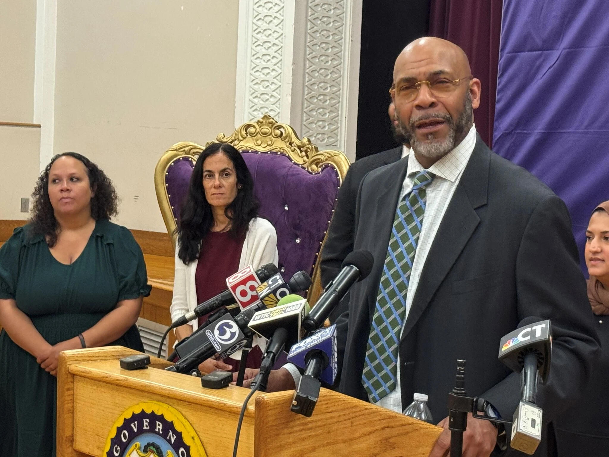Lamont says CT senator should 'step back' from leadership amid probe: Haar