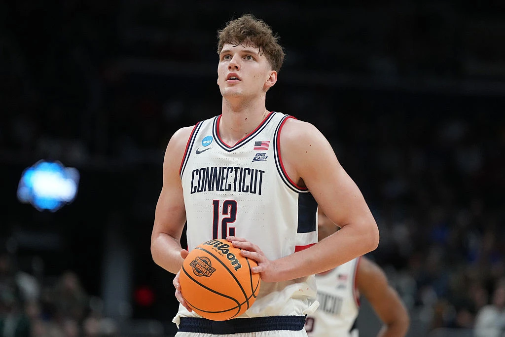 UConn freshman Eric Reibe announces plan to enter transfer portal
