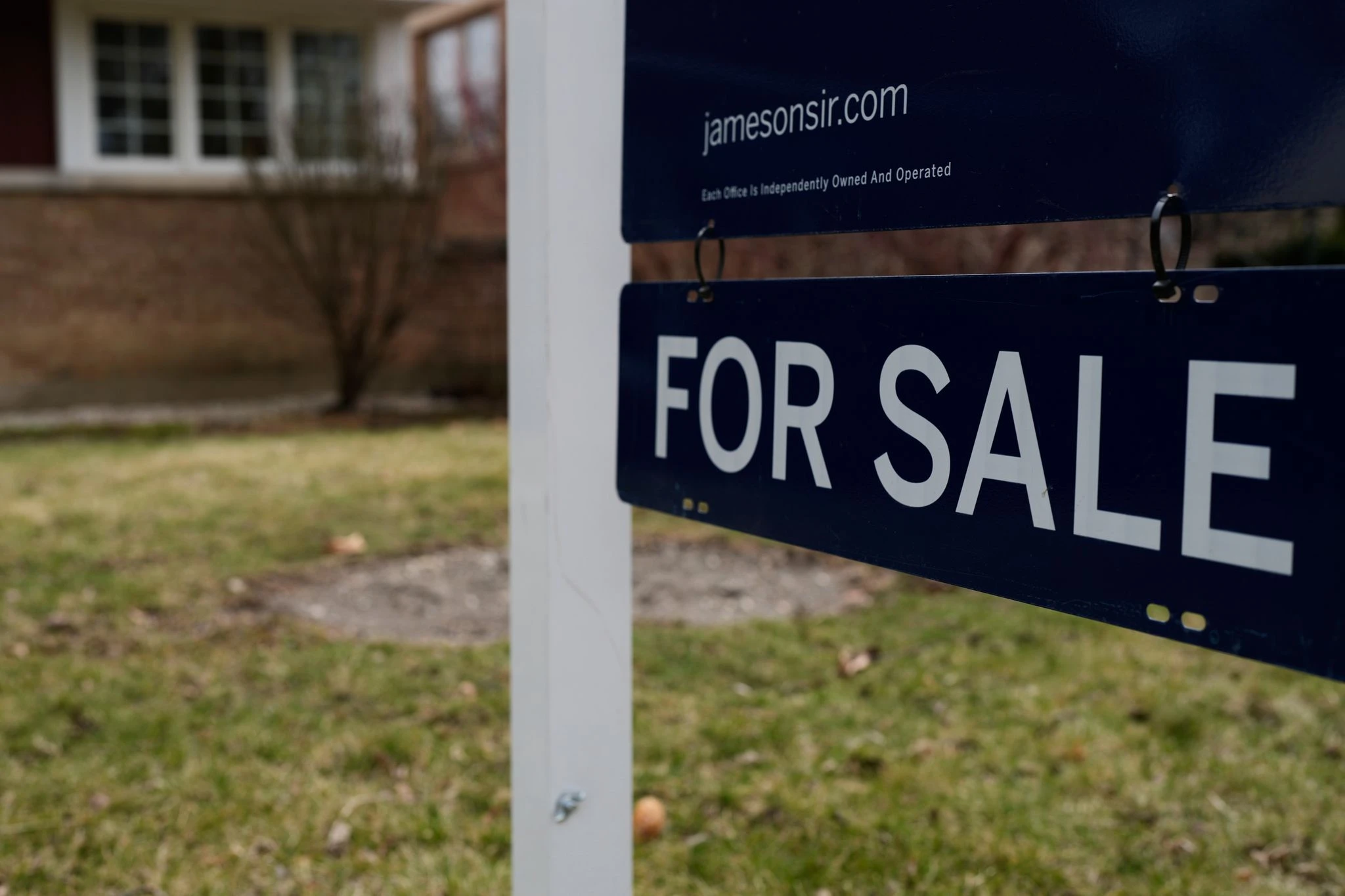Average US long-term mortgage rate eases to 6.3%, its second weekly drop