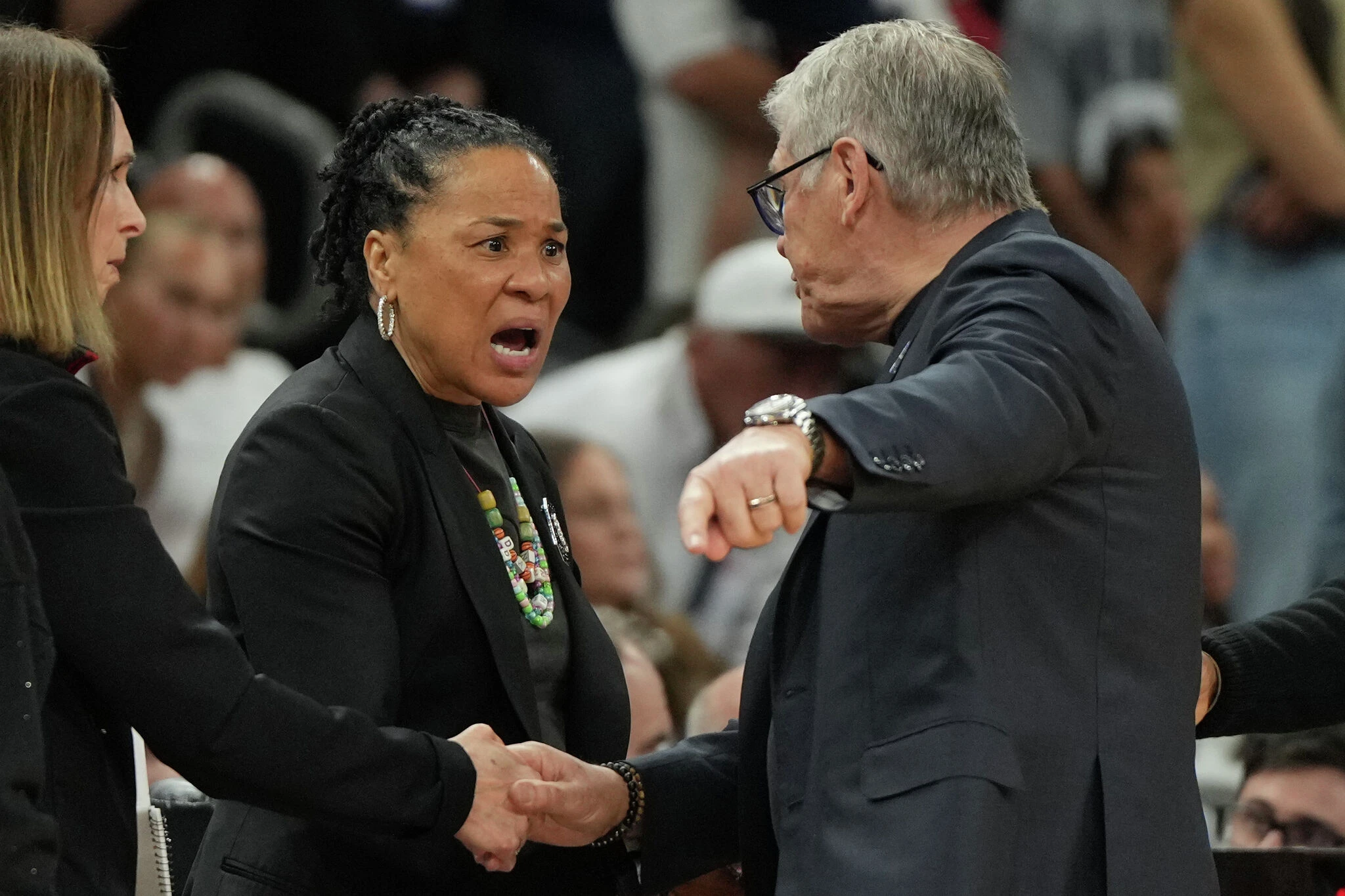 Opinion: Auriemma's late apology lowers standards he set for UConn