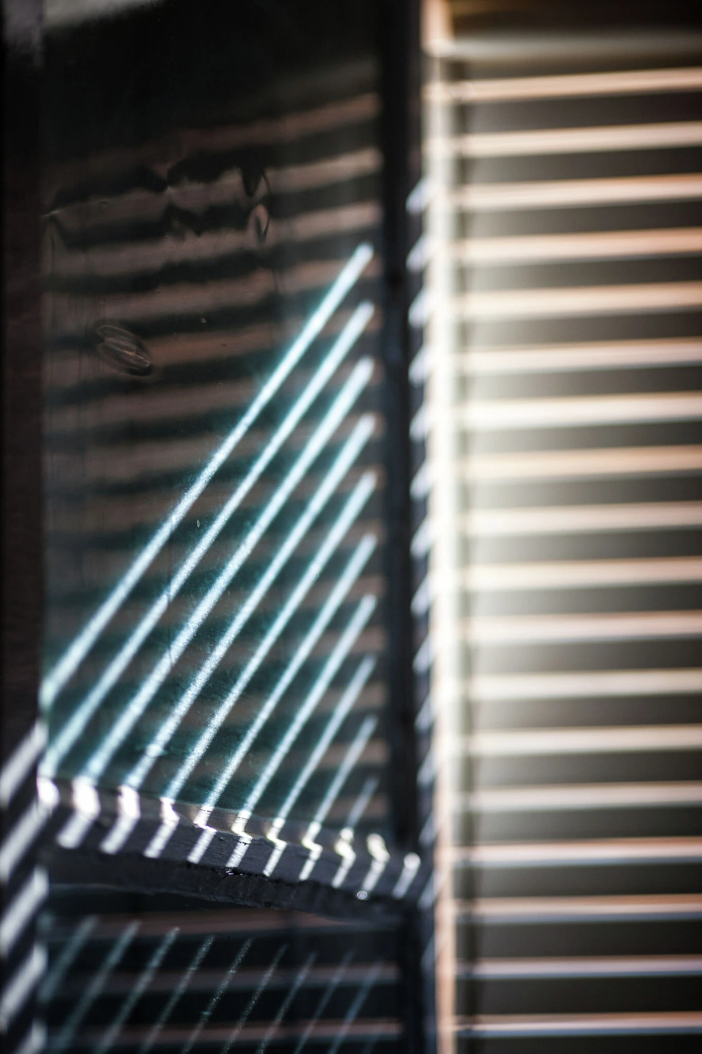 Opinion: Window contractor turns blind eye to pane-ful puns
