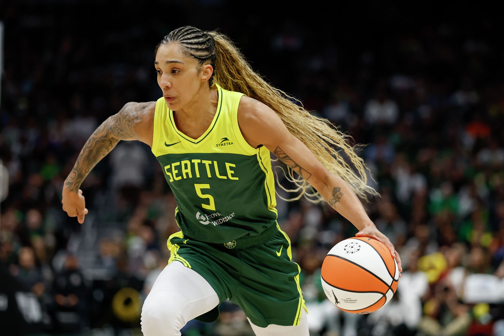 Gabby Williams and the Seattle Storm easily defeat the Connecticut Sun
