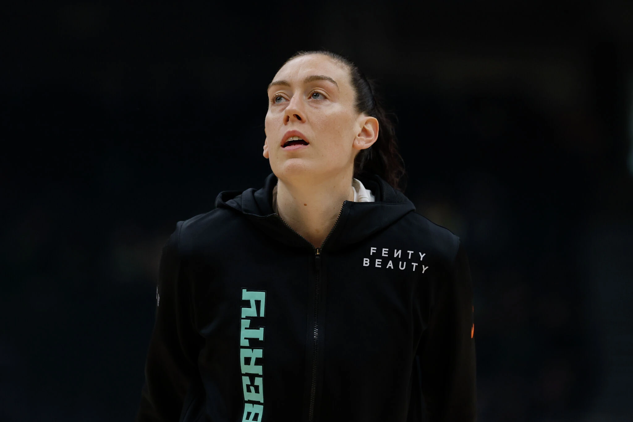 UConn great Breanna Stewart dealing with injury, won't play against Sun