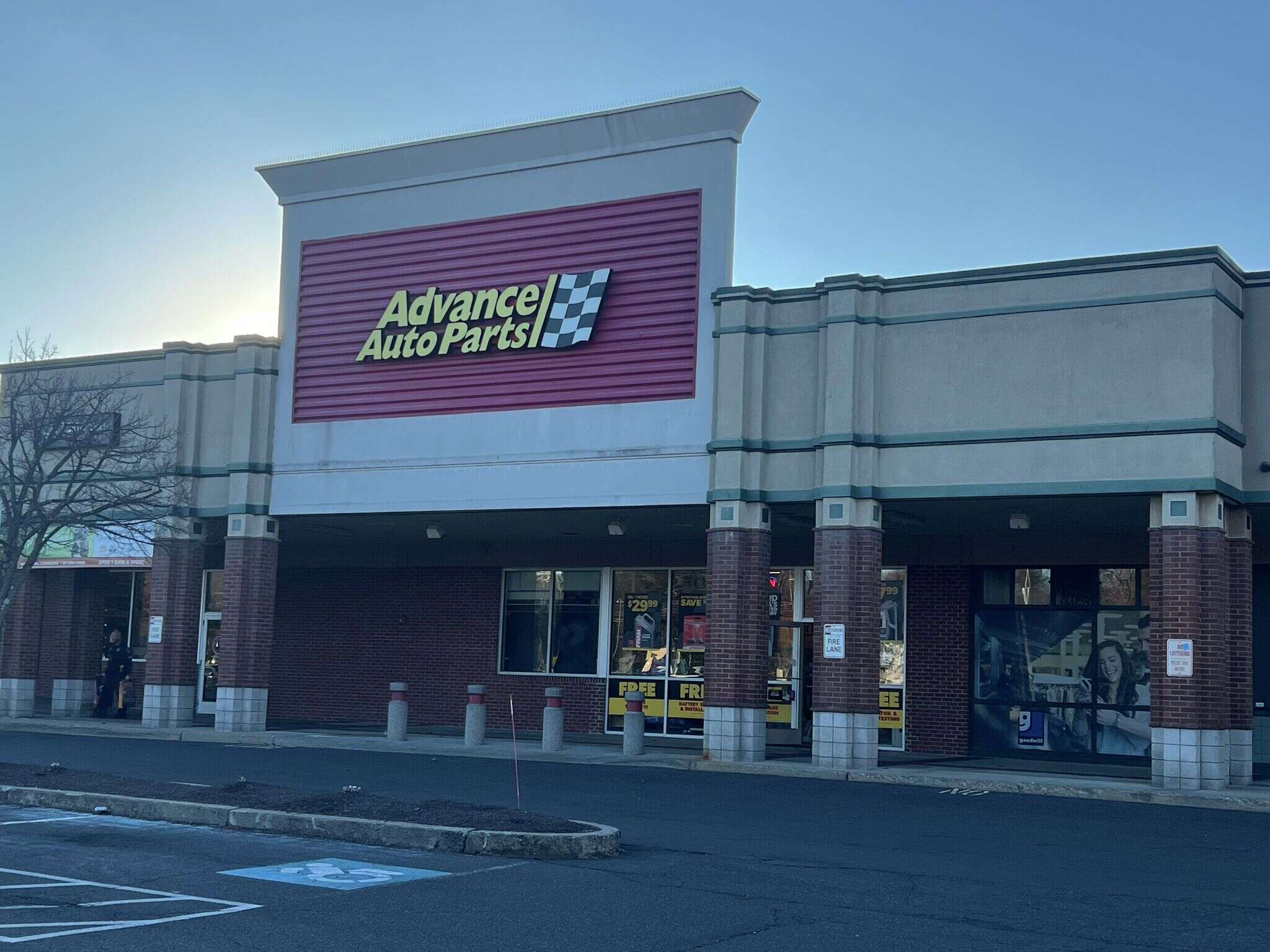 Advance Auto Parts to close more than 700 stores, CT impact unclear