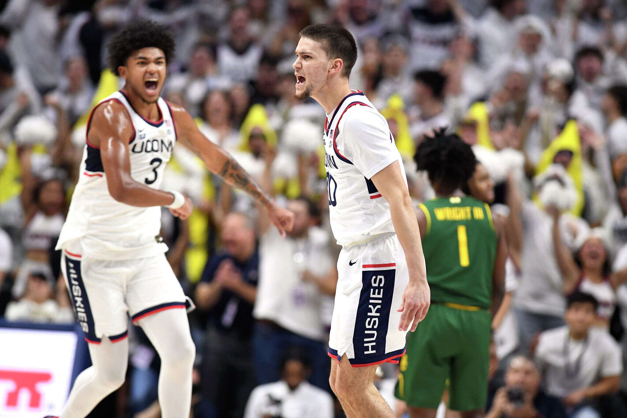 UConn's Aidan Mahaney, Dan Hurley celebrate with headbutt in Huskies win