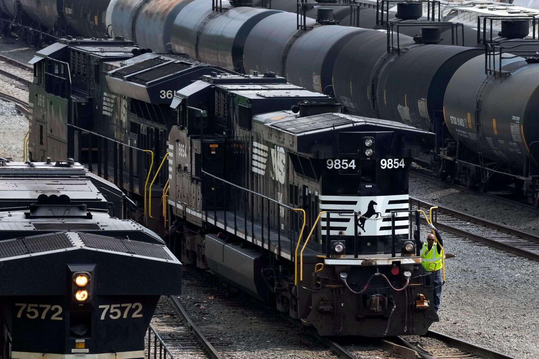 Norfolk Southern CEO optimistic about 2025 after solid fourth quarter