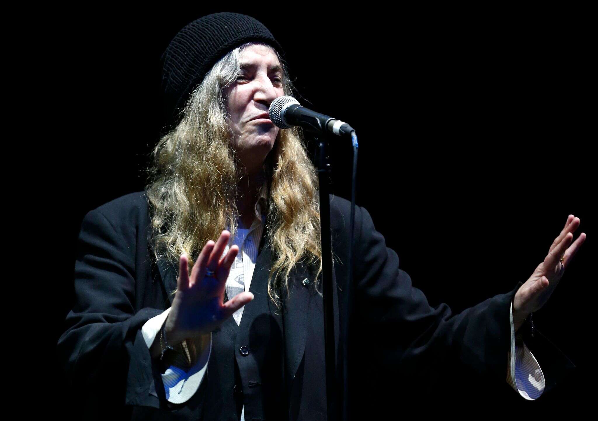 Patti Smith apologizes for canceling show after collapsing onstage in Brazil