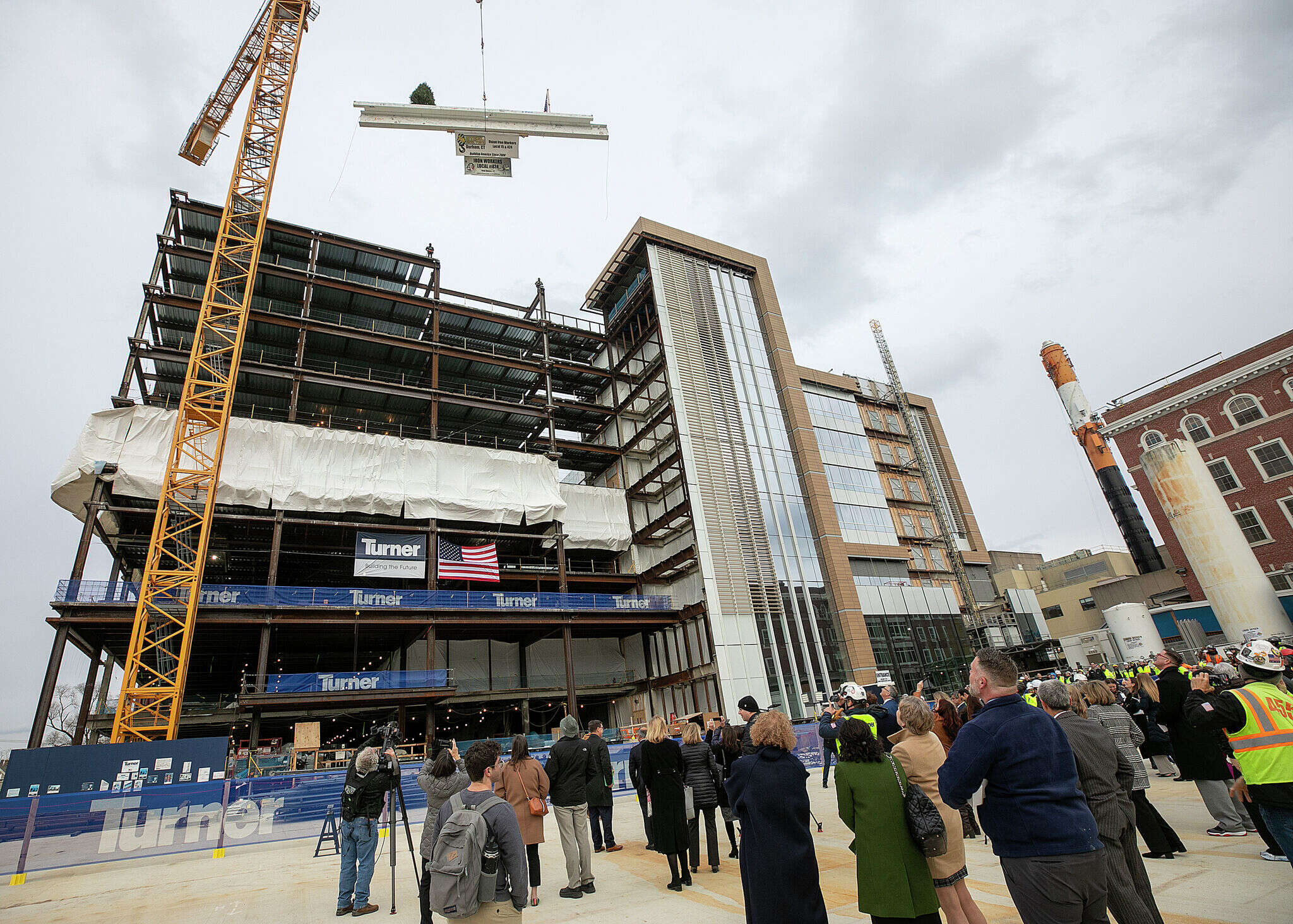 Yale marks construction milestone at $838M neuroscience center in New Haven