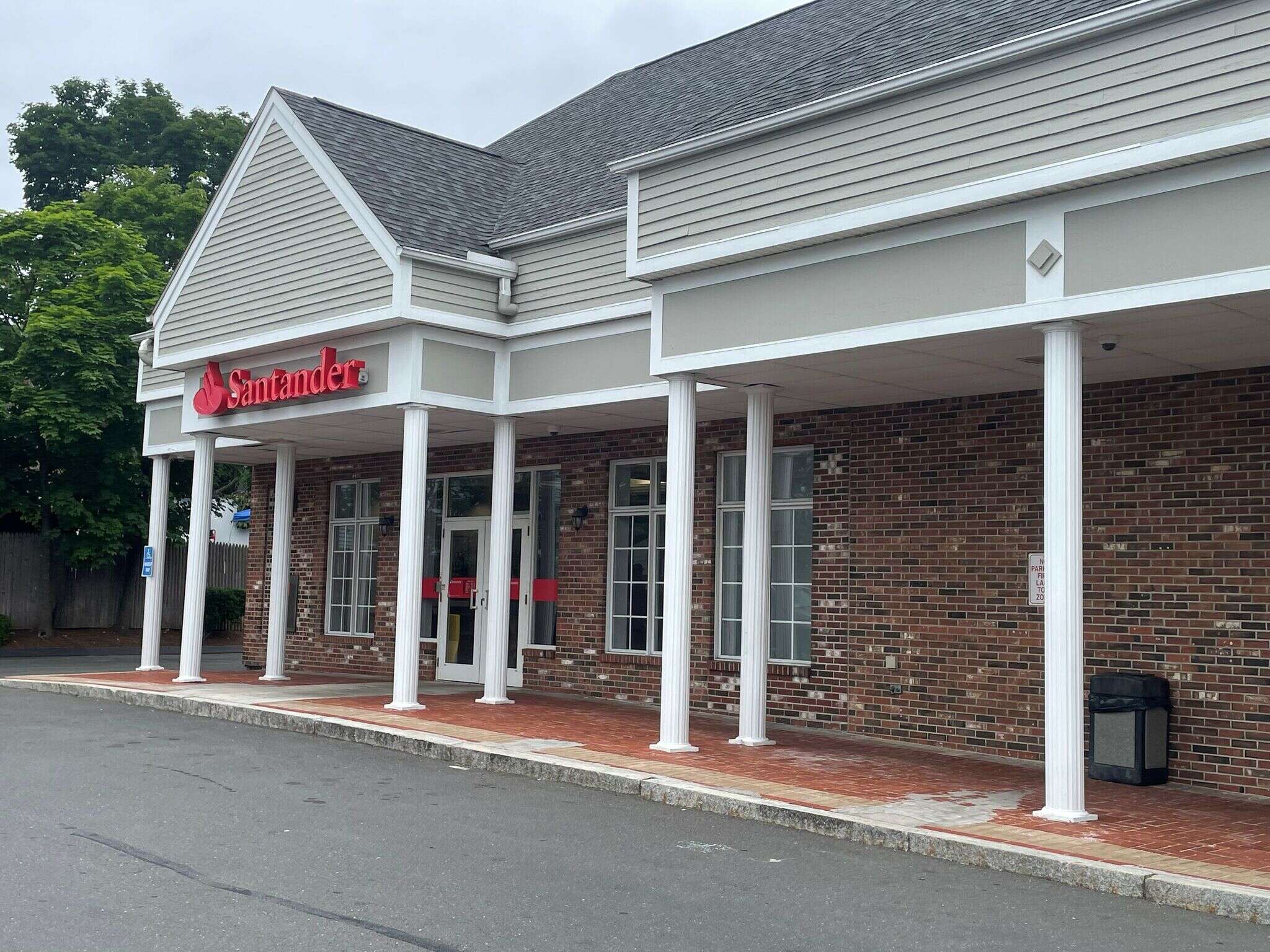 Santander bank to close one of its branches in Connecticut later this year