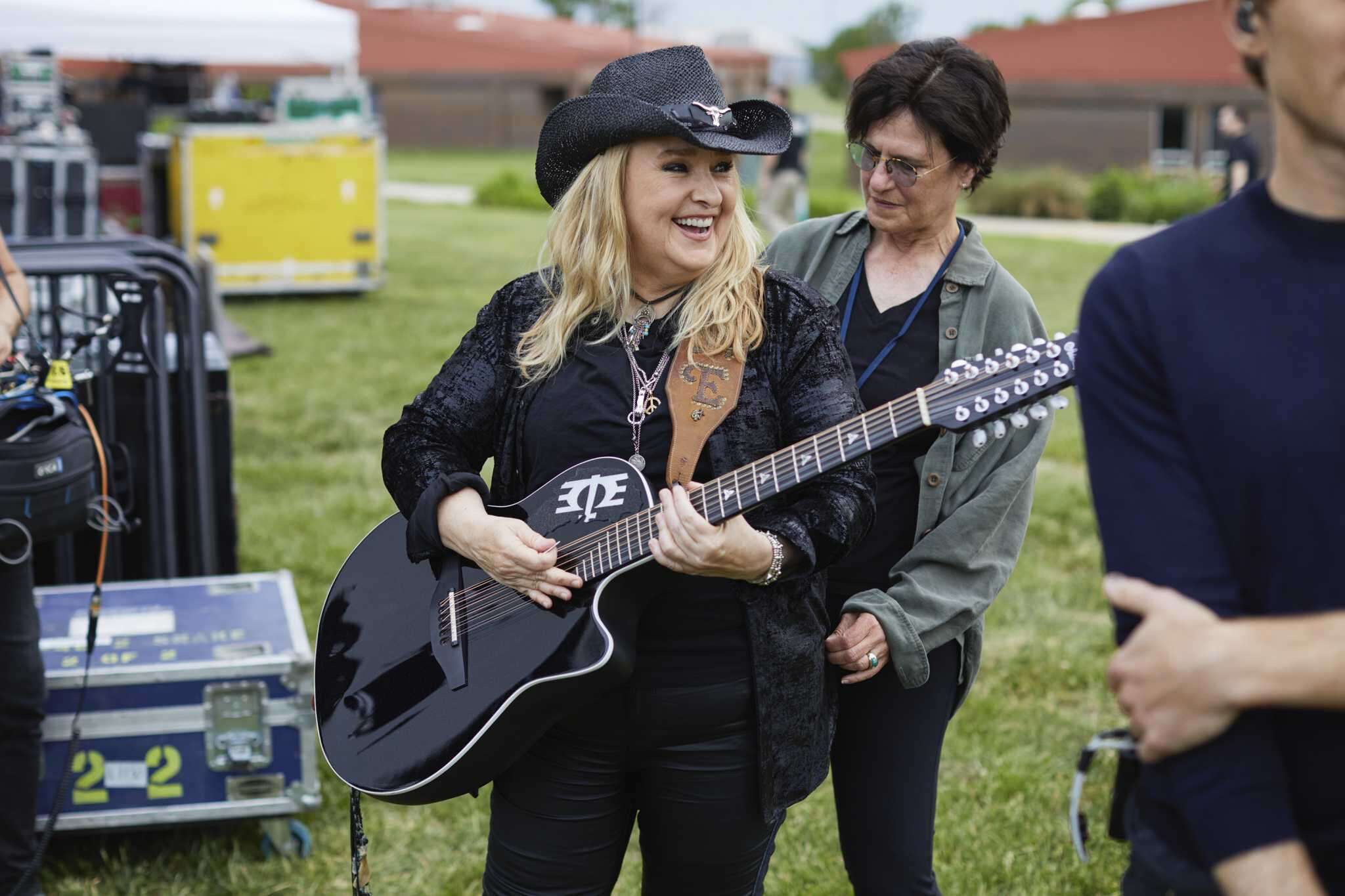 Melissa Etheridge connects with incarcerated women in new docuseries 'I'm Not Broken'