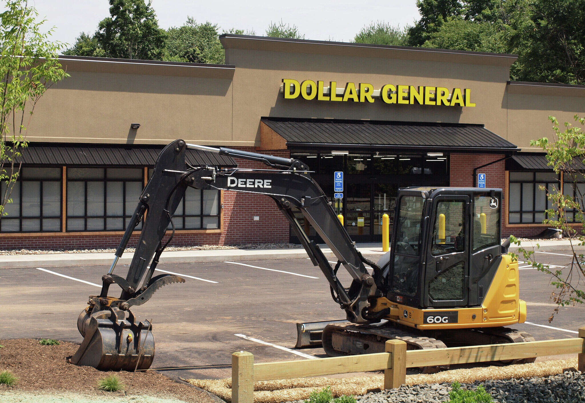 Dollar General to close nearly 100 stores as customers get inflation 'sea legs'