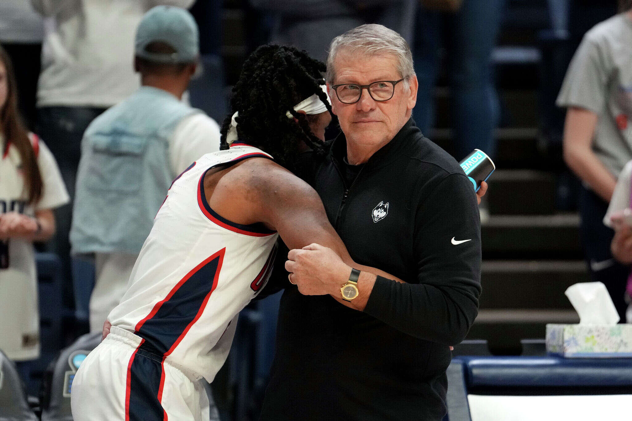 Why players want to be coached by UConn's Geno Auriemma: 'Legend'