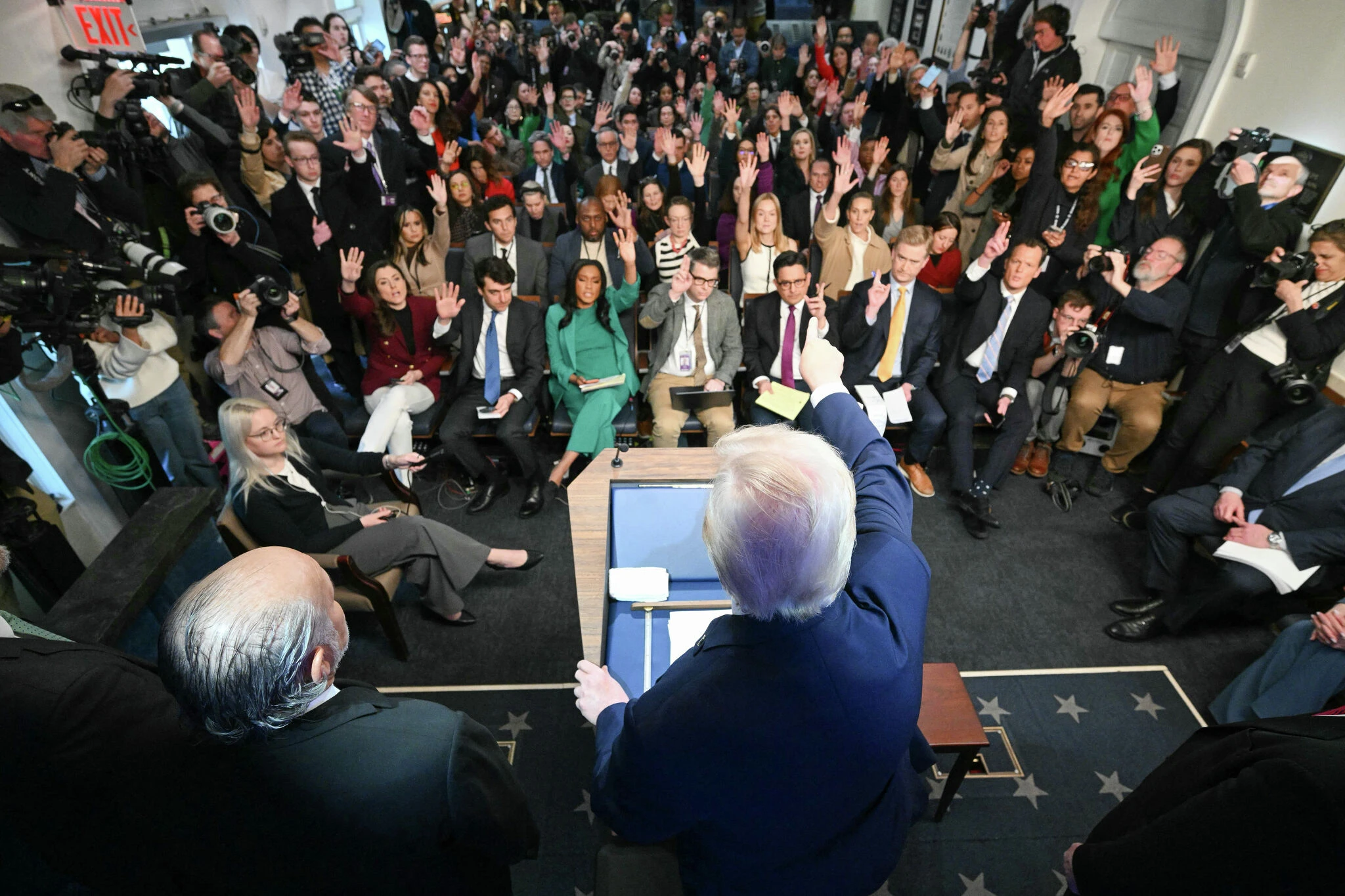 Colin McEnroe (opinion): Lamont's ringside view of justices' knockout of Trump