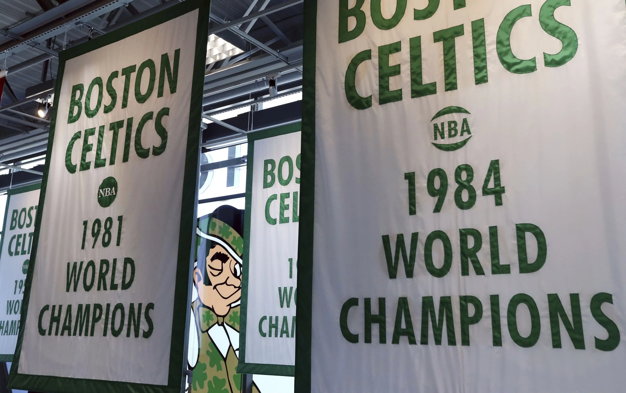NBA aprueba la venta de Celtics al magnate Bill Chisholm por un récord de 6.100 millones