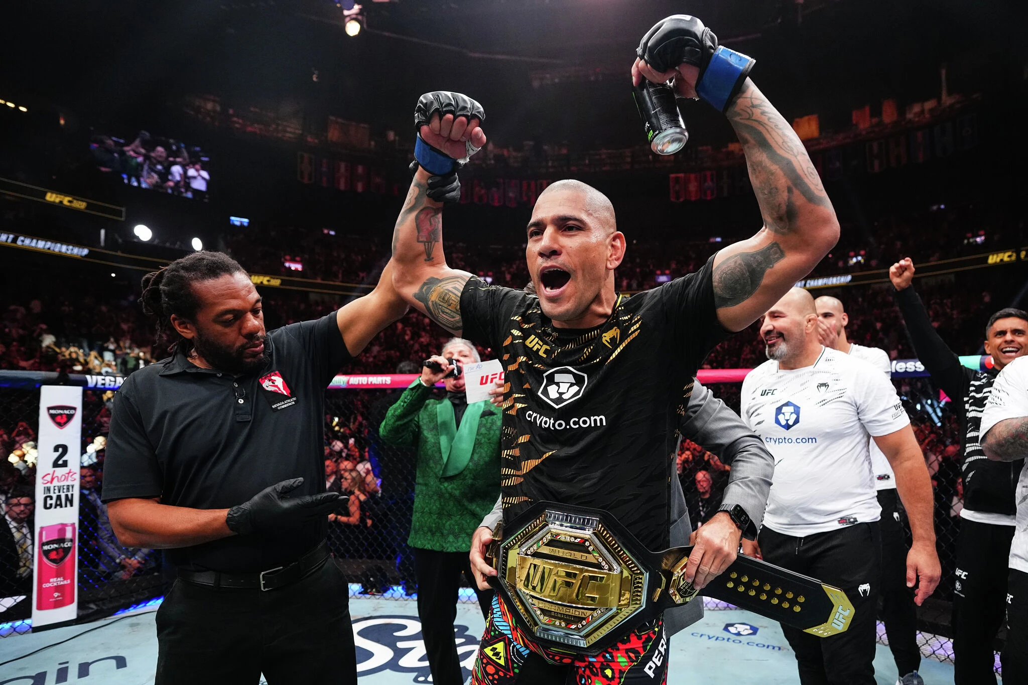Danbury's Pereira stuns Ankalaev at UFC 320 to regain light heavyweight title