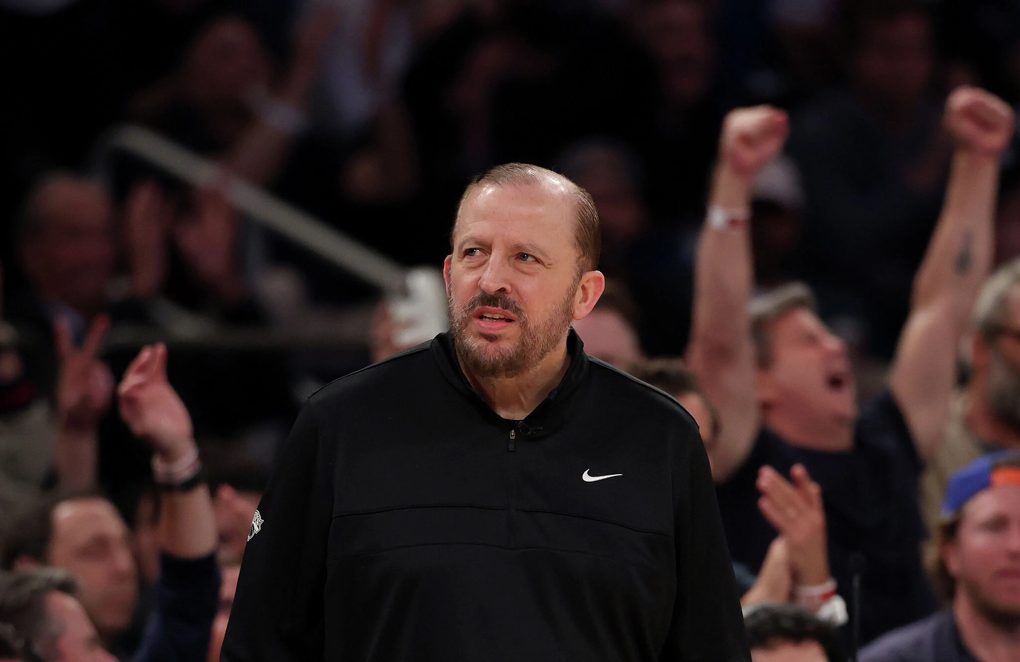 CT native, ex-NBA coach Tom Thibodeau visits UConn men's basketball practice