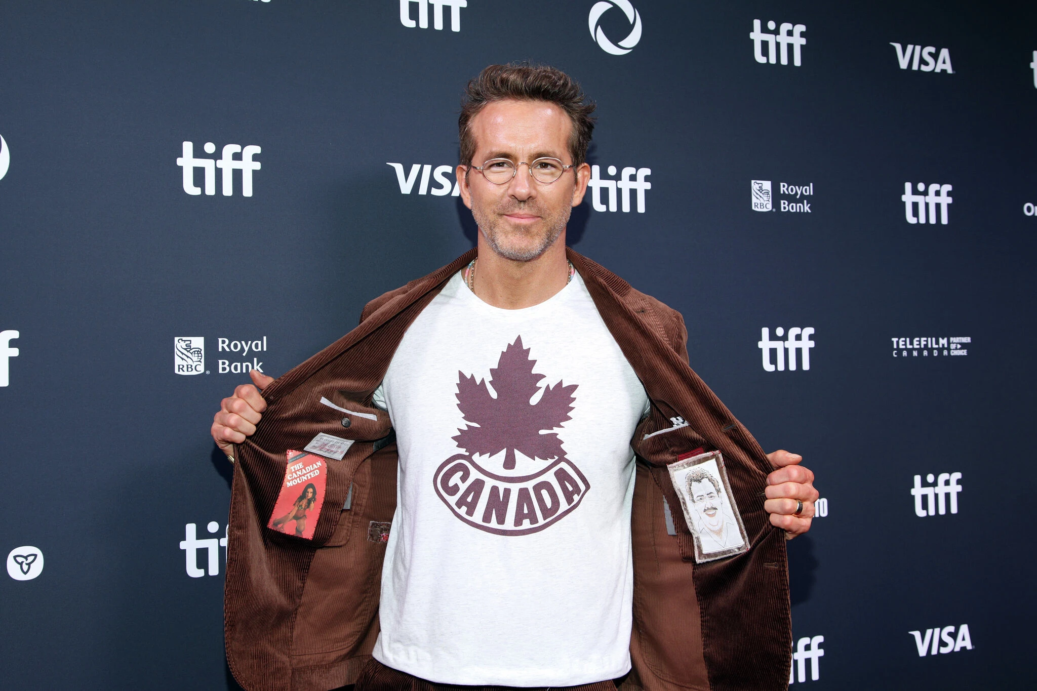 Ryan Reynolds begins US tour honoring late comedian at CT playhouse