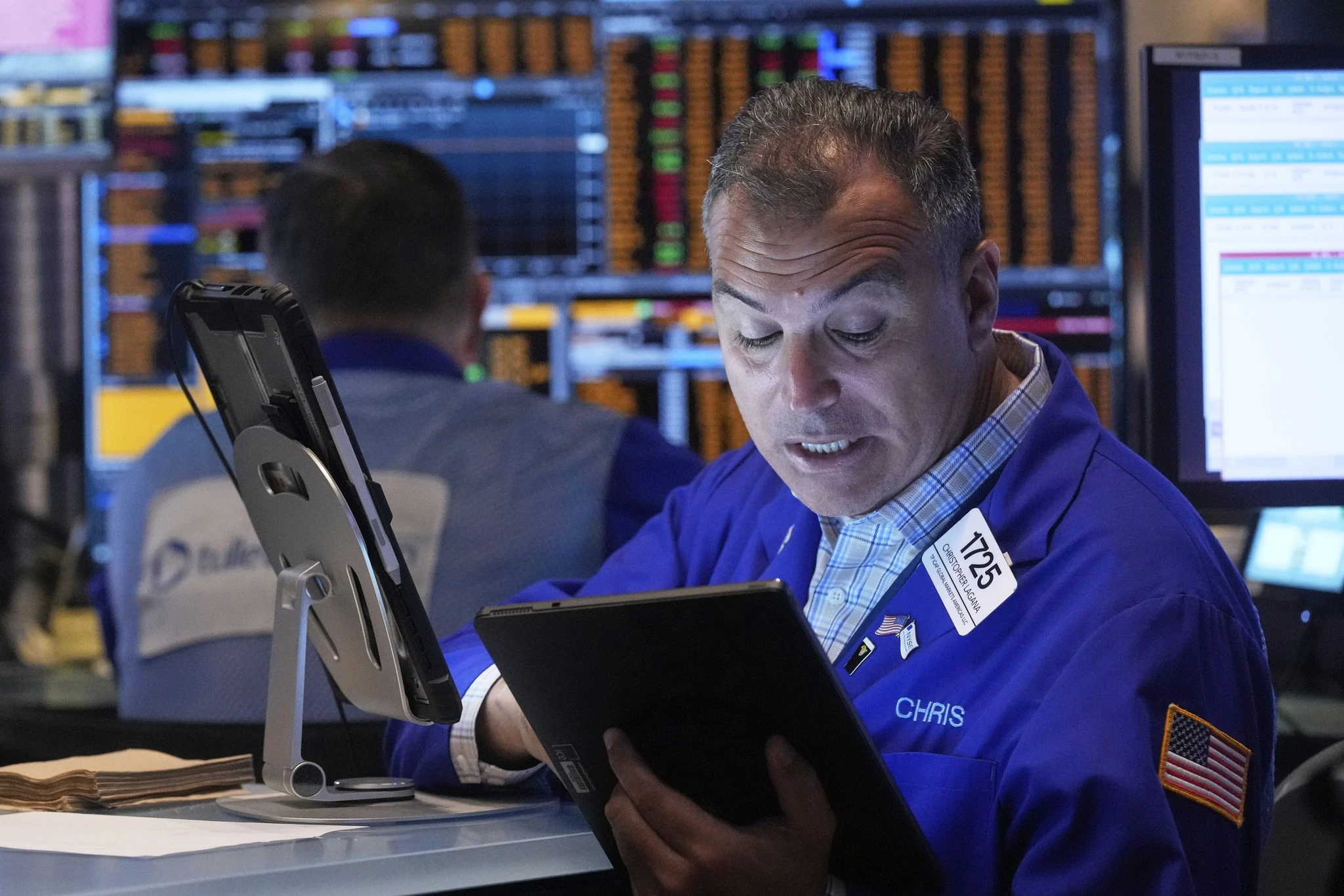 Walmart helps pull Wall Street to its 5th straight loss