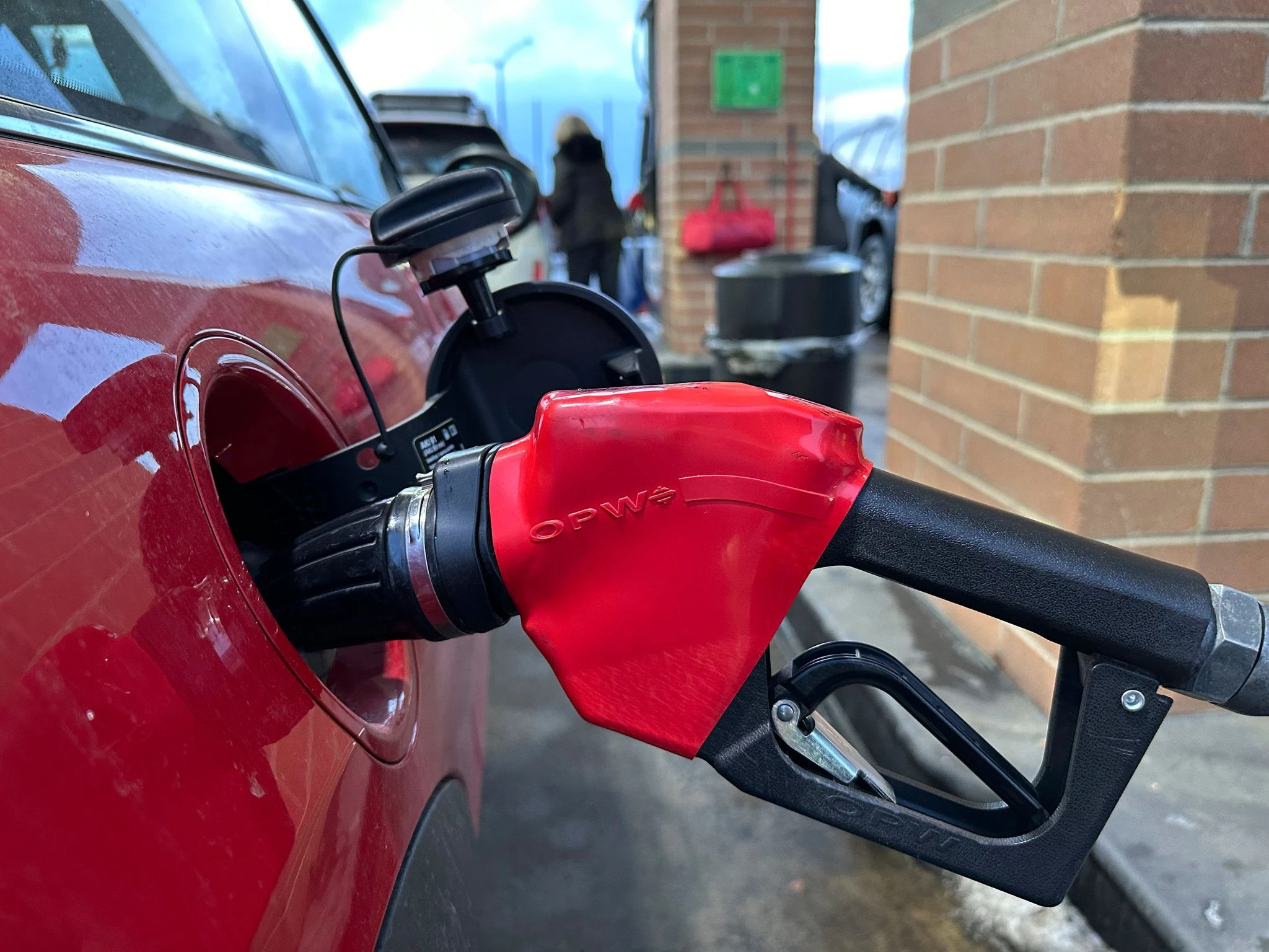 US consumer sentiment slides to 3-year lows as trade war raises inflation anxiety