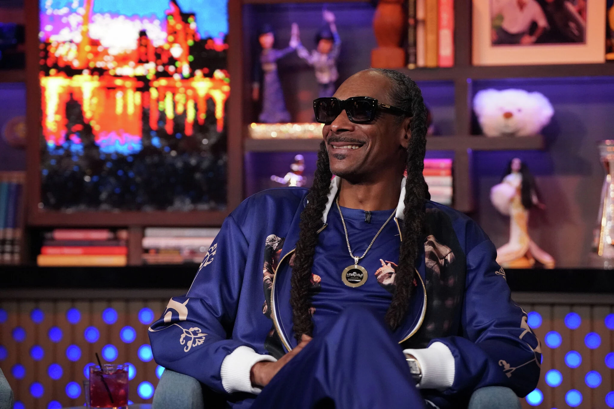 Snoop Dogg sings an in-store Stew Leonard's song in Instagram video