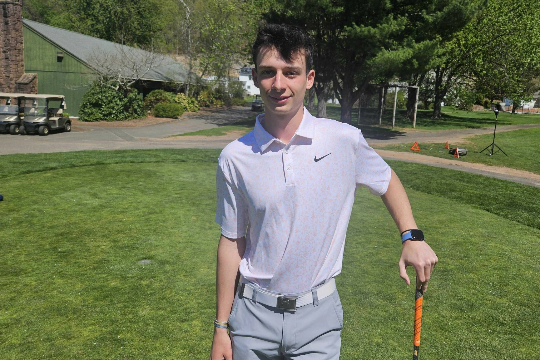 CT golfer who lost home to fire uses school project to help others in need