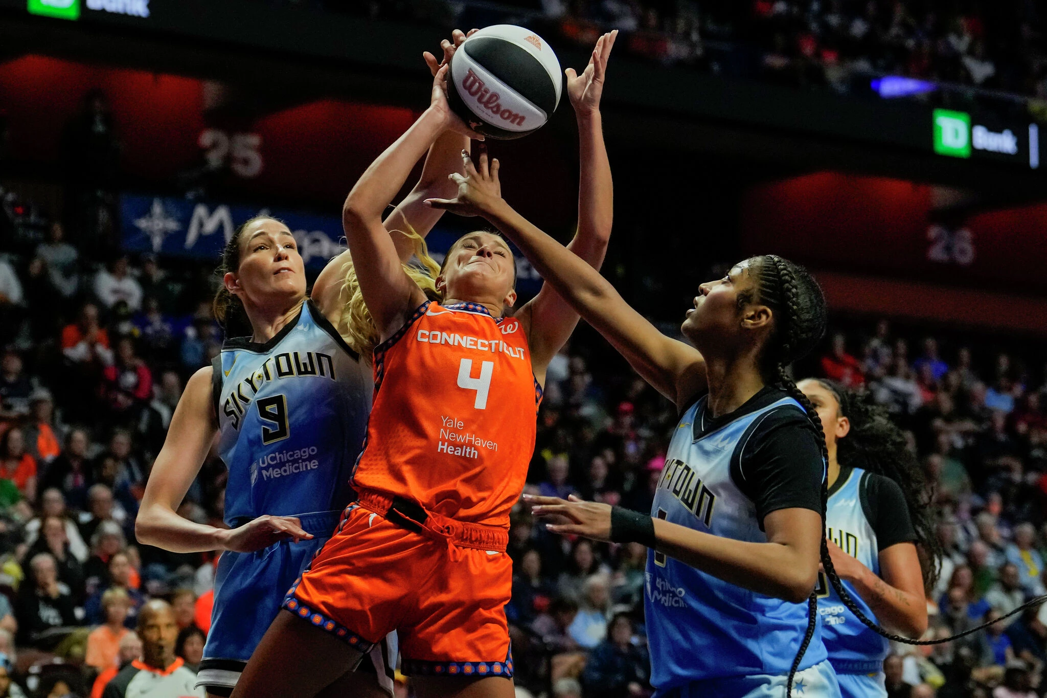 Sun can't stop Reese, Sky, fall in WNBA Commissioner's Cup game