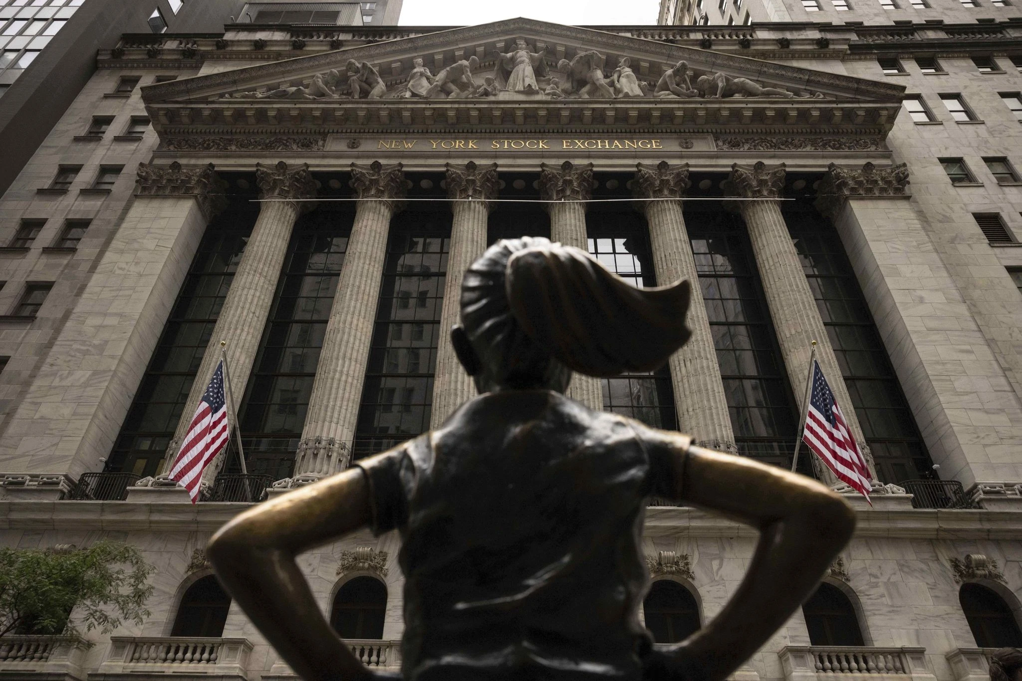 US stocks drift to a mixed finish as Wall Street closes another week of modest losses
