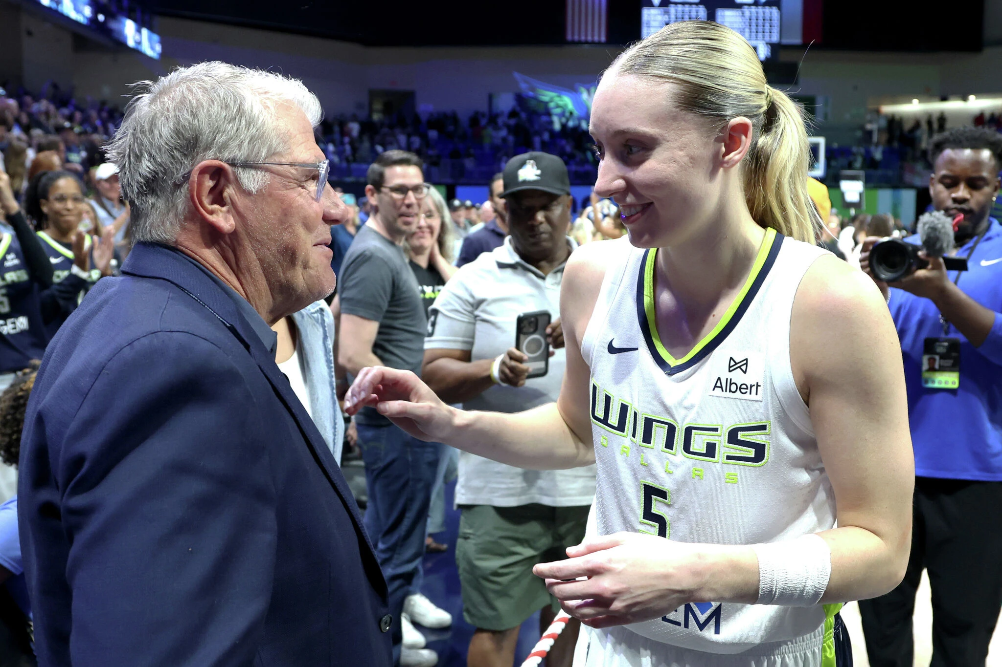 Geno Auriemma in Texas as Paige Bueckers faces Kaitlyn Chen