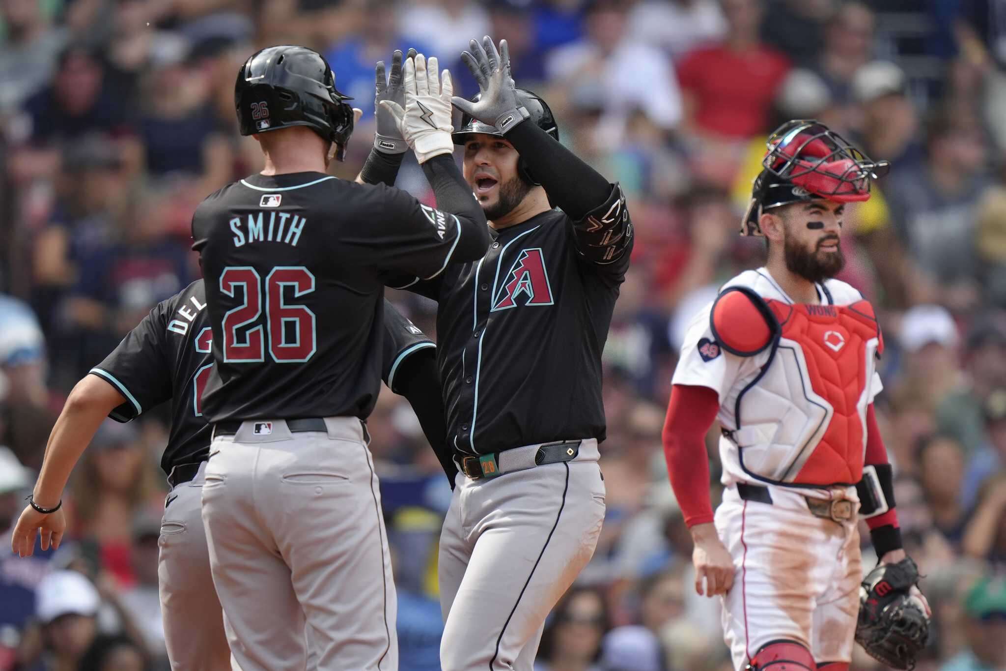 Eugenio Suárez hits go-ahead 3-run homer to help D-Backs complete 3-game sweep of Red Sox, 7-5