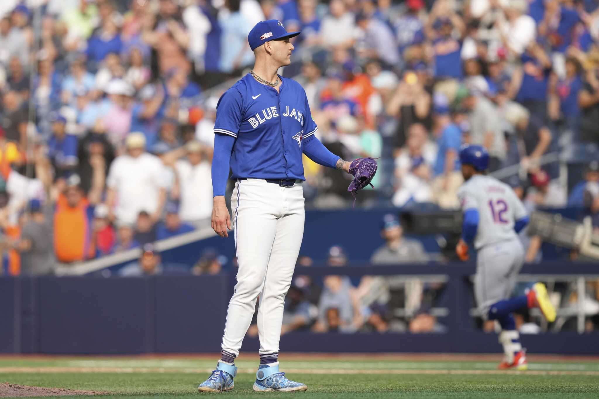 Lindor homers in ninth as Mets use six-run rally to break up no-hit bid, beat Blue Jays 6-2