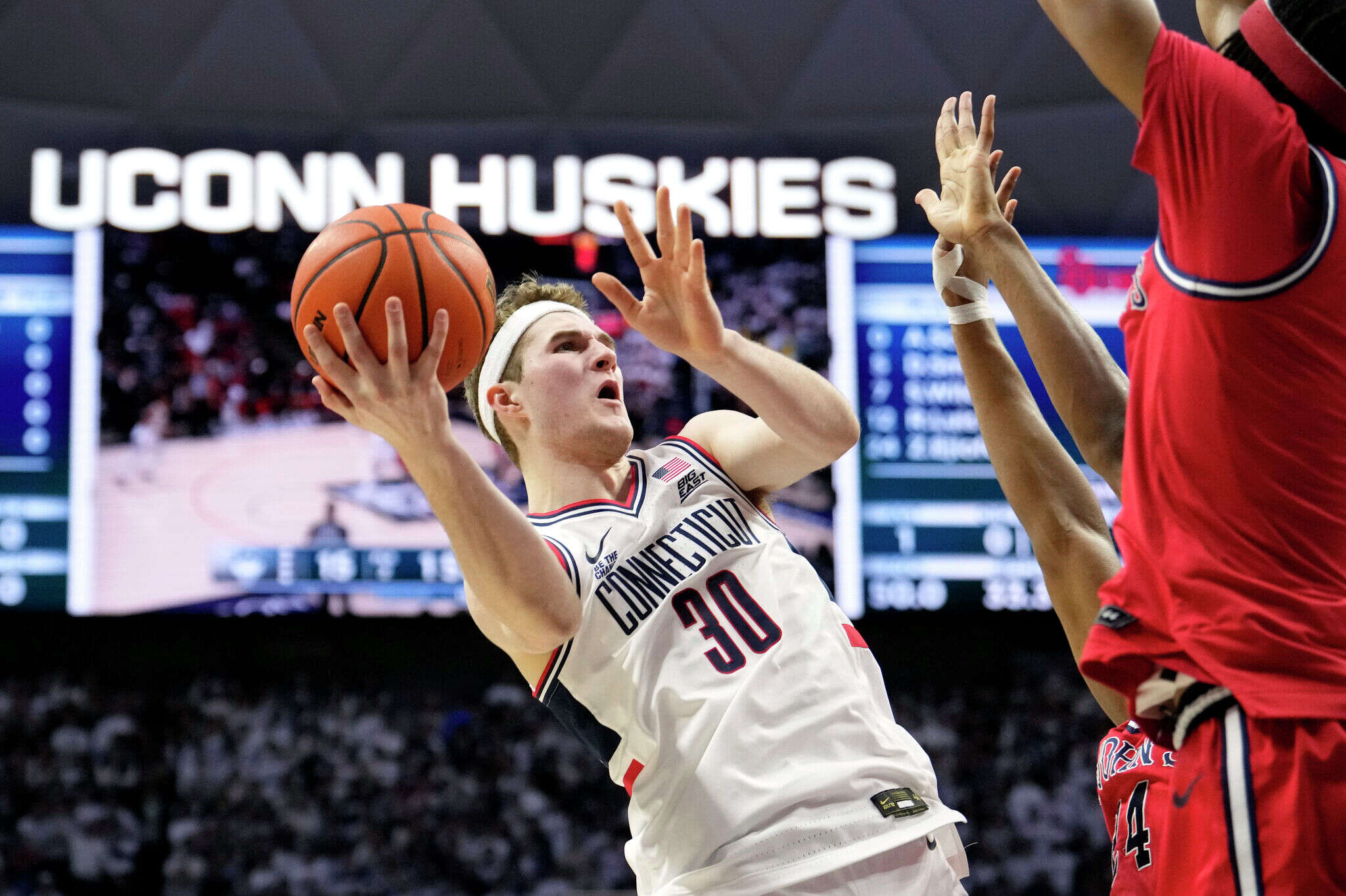 Liam McNeely returns from injury, shows promise in UConn loss to St. John's