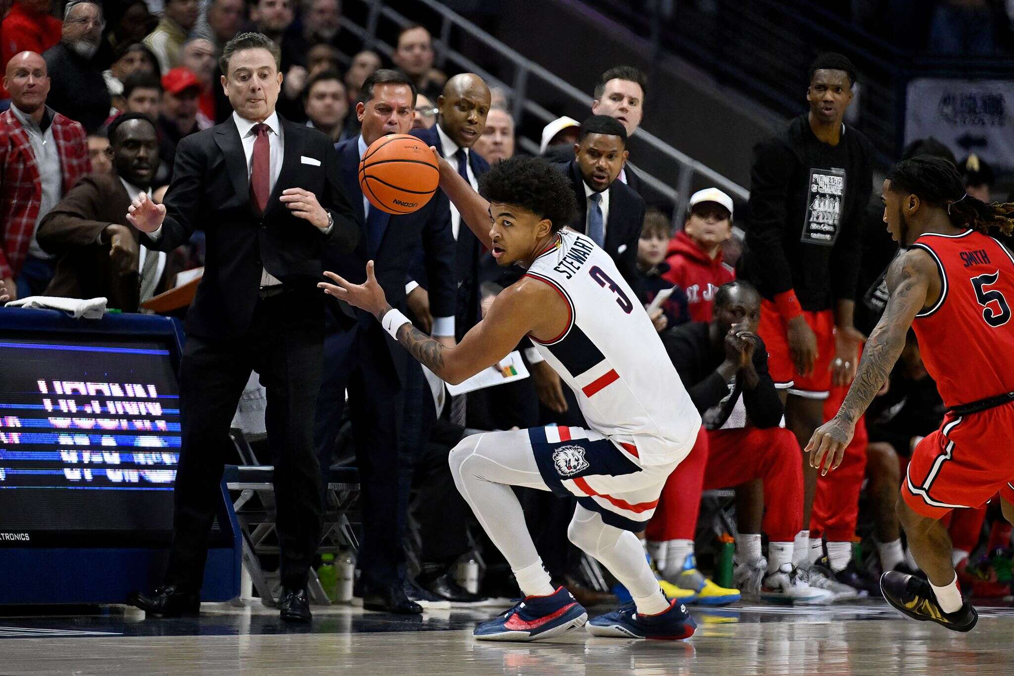 RJ Luis and Kadary Richmond rally No. 12 St. John's to 68-62 victory over No. 19 UConn