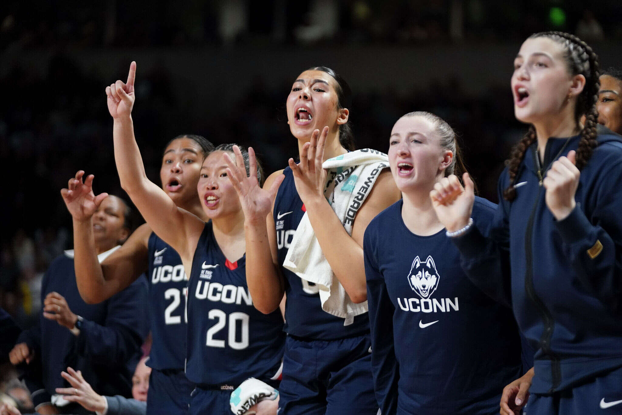 UConn men's, women's basketball experience lows and highs this weekend