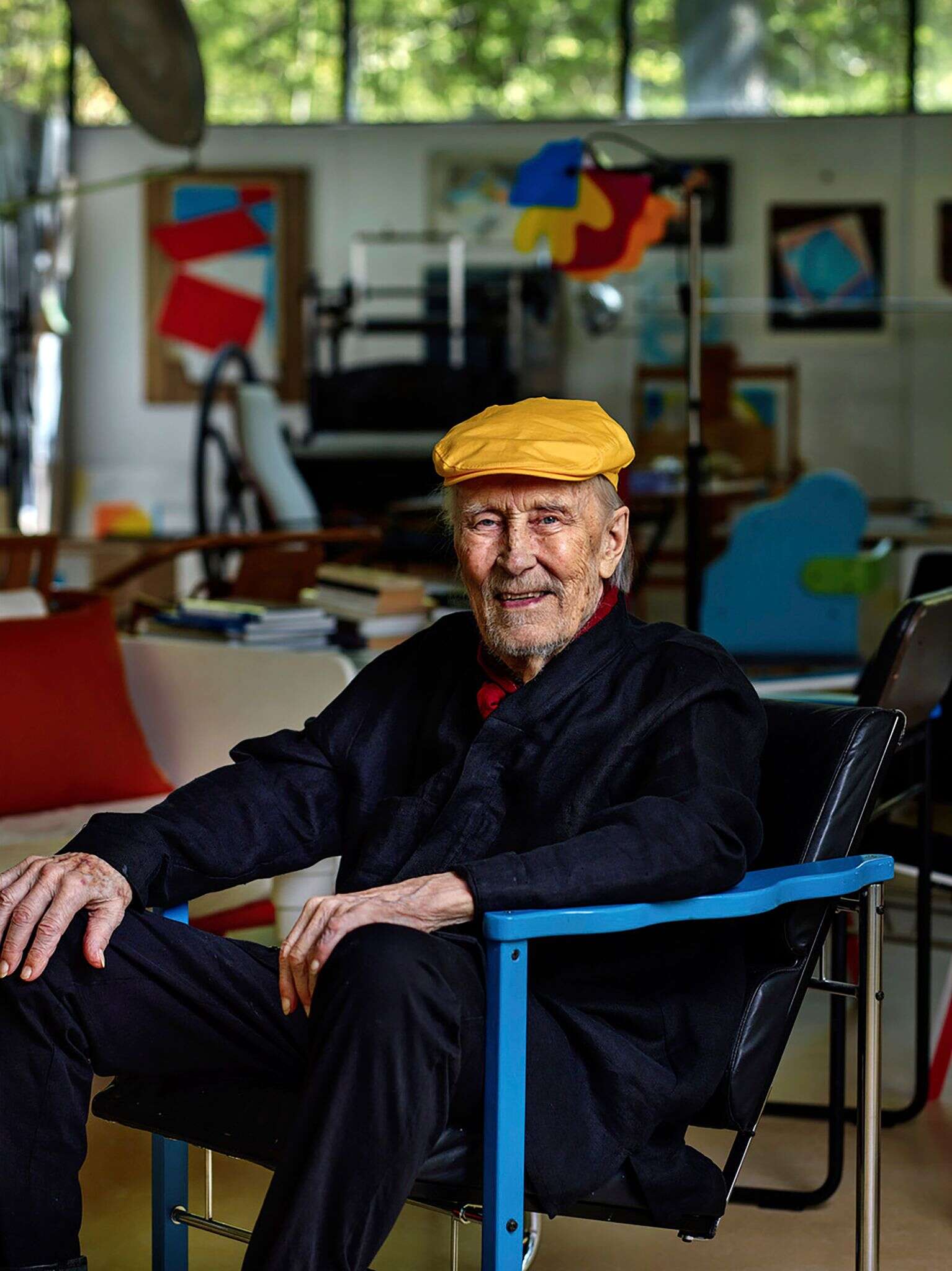 Finnish designer Yrjö Kukkapuro, whose postmodern chairs graced waiting rooms and museums, dies