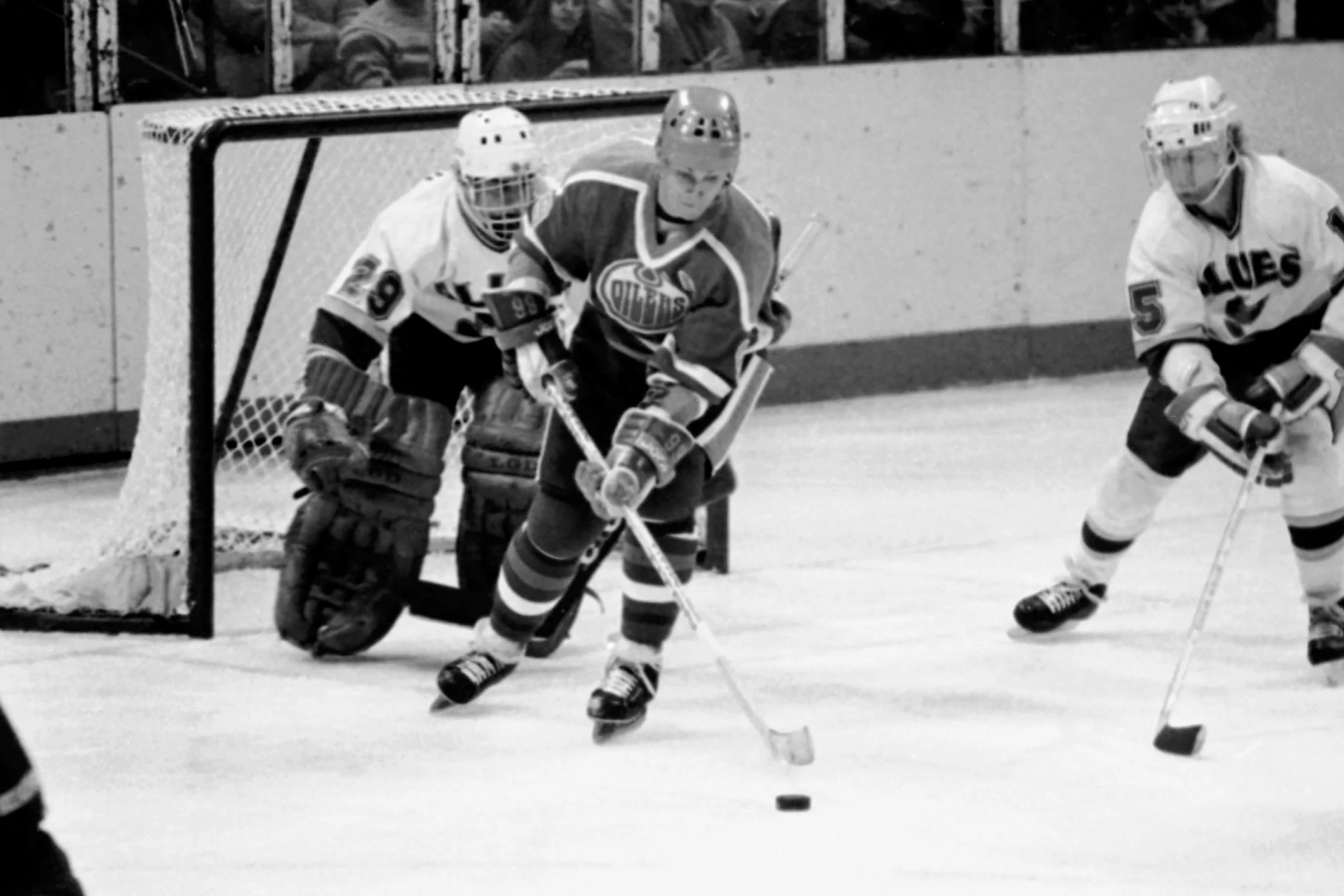 Greg Millen, a longtime NHL goaltender and hockey analyst, dies at 67