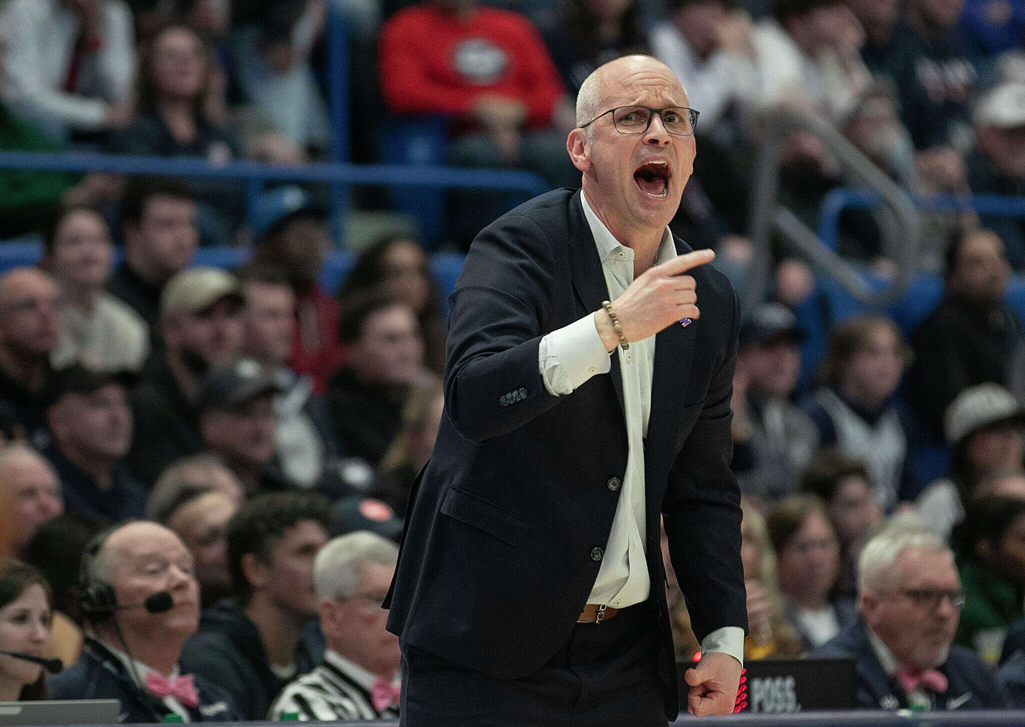 Tarris Reed Jr. leads UConn men over Friars with 24 points, 18 rebounds